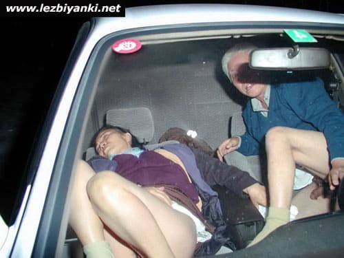 Подловили японцев трахающихся в авто фото